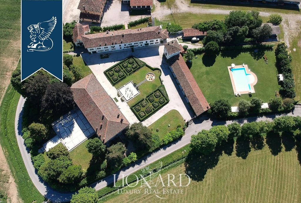 Luxury House for sale in Morsano, 3 900 000 €, Photo 1