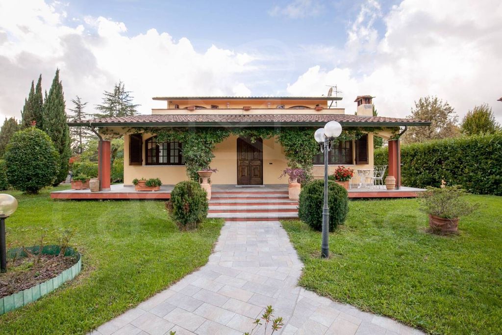 Luxury House for sale in Lucca, 850 000 €, Photo 1