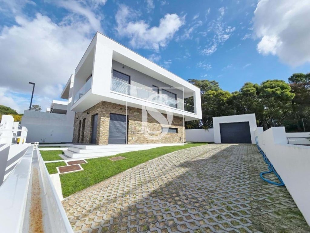 Luxury House for sale in Almada, 660 000 €, Photo 1
