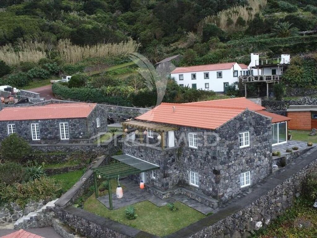 Luxury House for sale in Calheta, 670 000 €, Photo 1