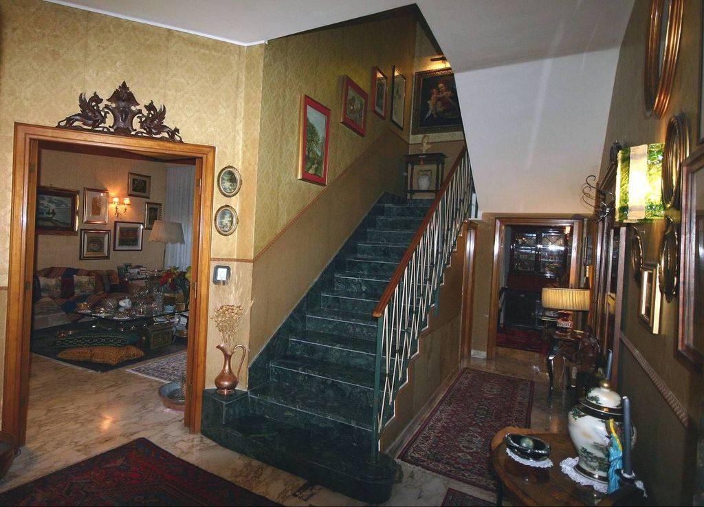 Luxury House for sale in Rome, 1 100 000 €, Photo 1