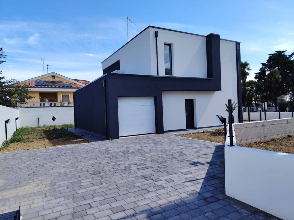 Luxury House for sale in Città Sant Angelo, 450 000 €, Photo 1