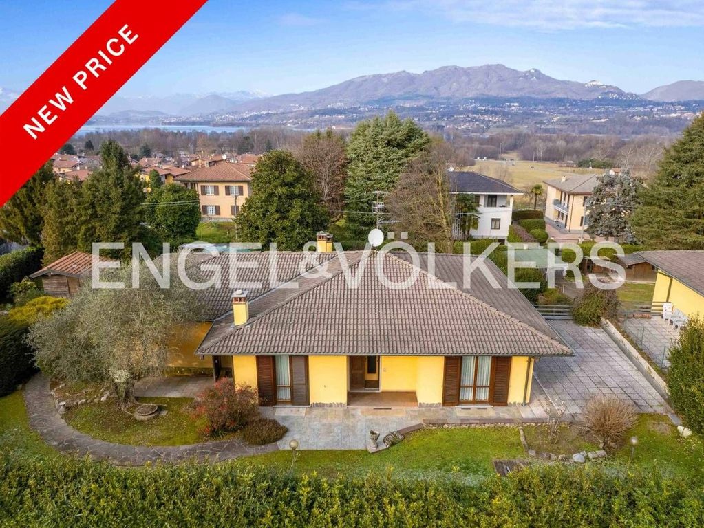 Luxury House for sale in Azzate, 560 000 €, Photo 1