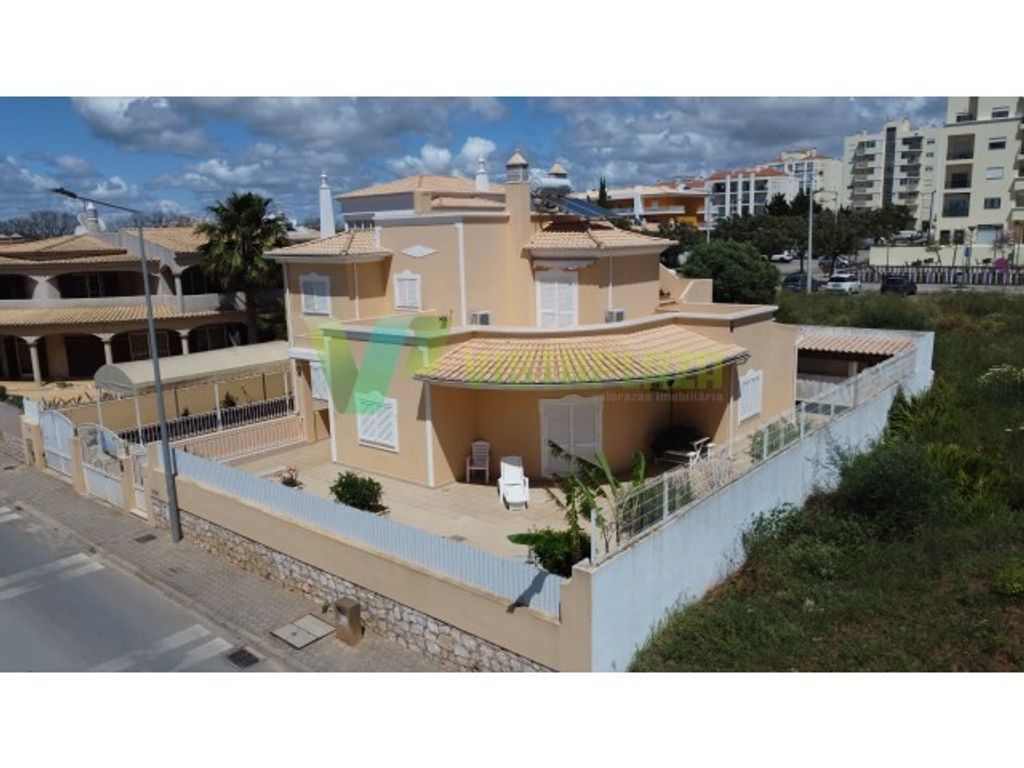 Luxury House for sale in Portimão, 798 000 €, Photo 1