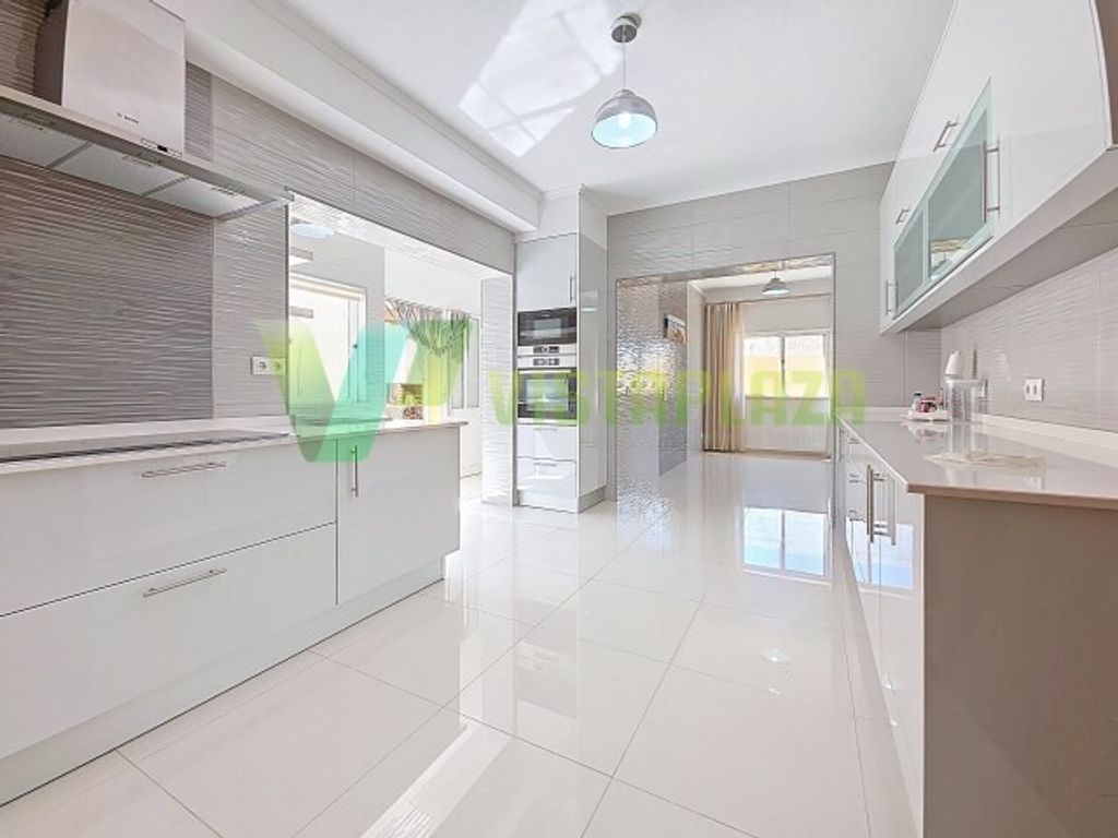 Luxury House for sale in Portimão, 798 000 €, Photo 2