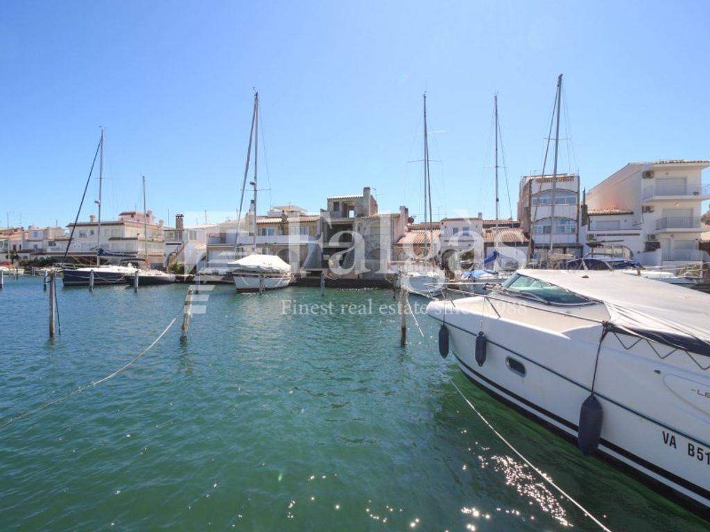 Luxury House for sale in Empuriabrava, 475 000 €, Photo 1