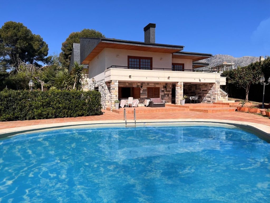Luxury House for sale in La Nucia, 995 000 €, Photo 1