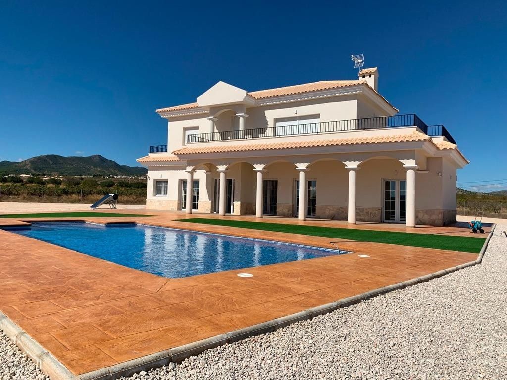 Luxury House for sale in Pinoso, 505 000 €, Photo 1