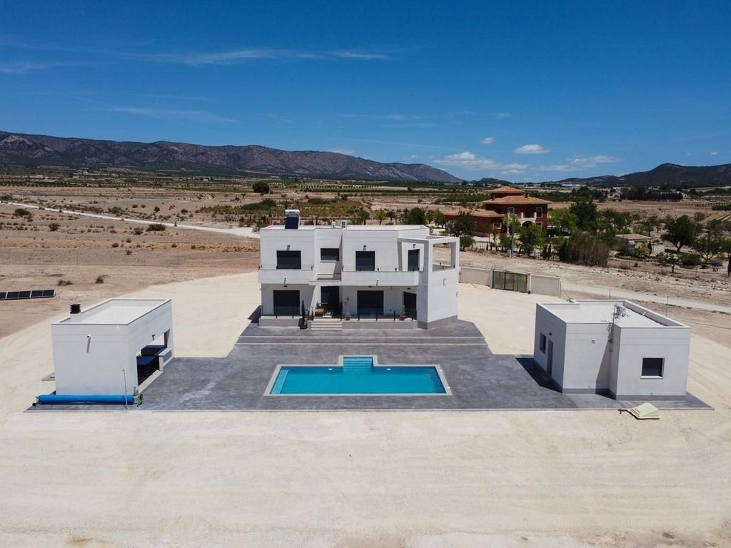 Luxury House for sale in Pinoso, 518 000 €, Photo 1