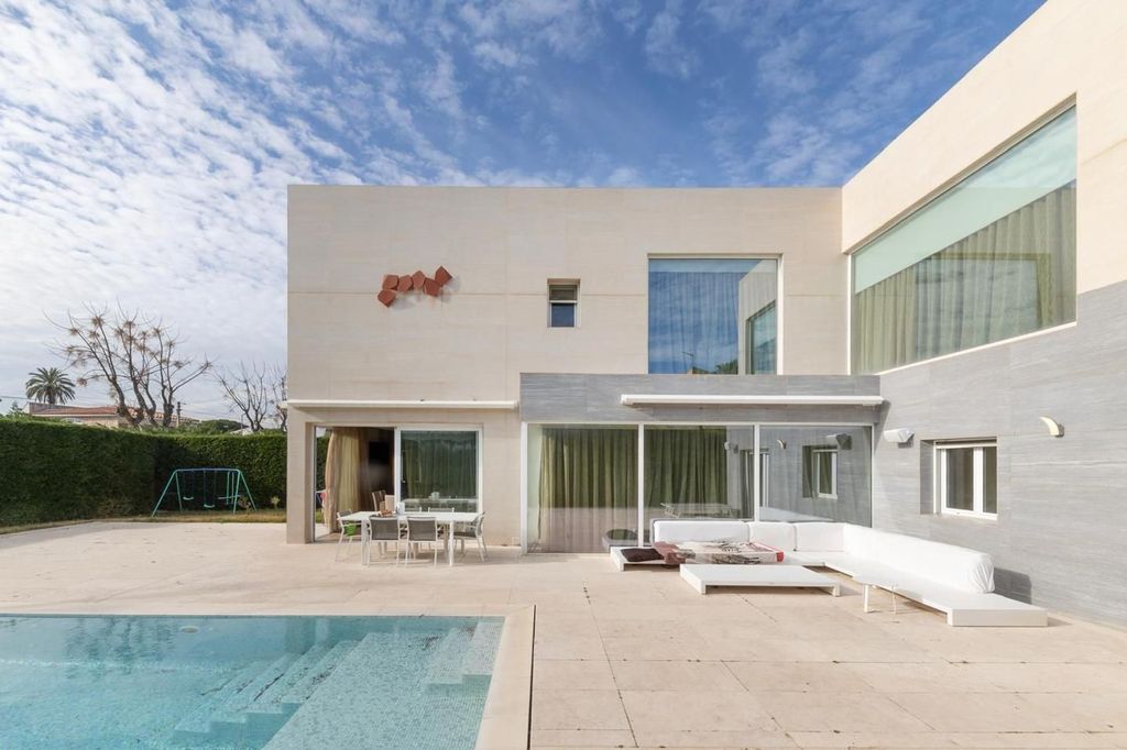 Luxury House for sale in Empuriabrava, 1 040 000 €, Photo 1