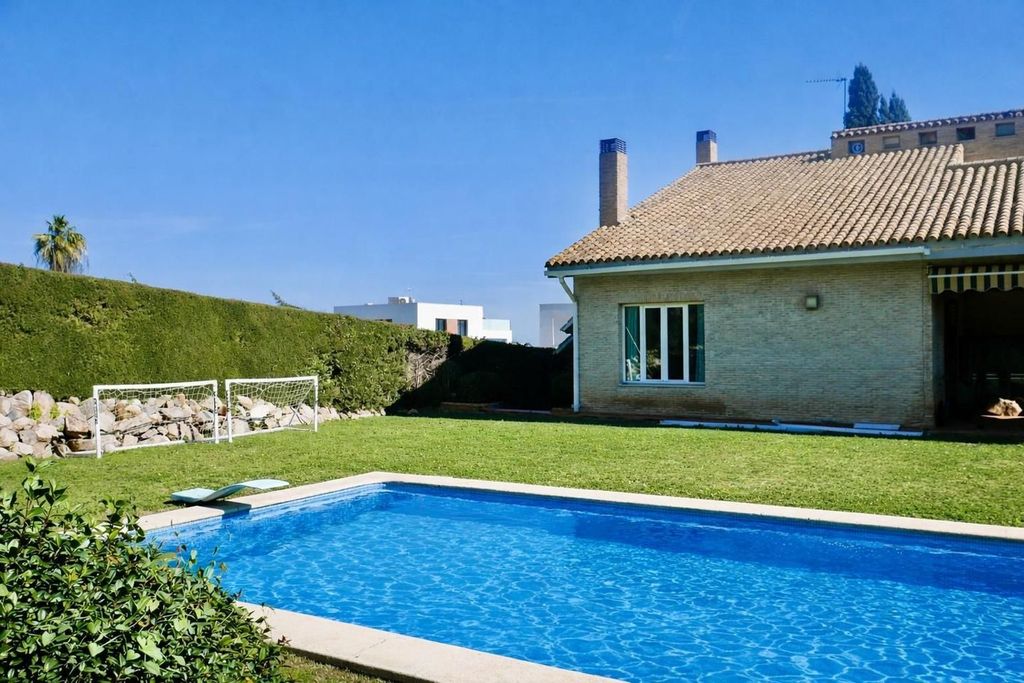 Maison de luxe à vendre à Tomares, 949 500 €, Photo 2
