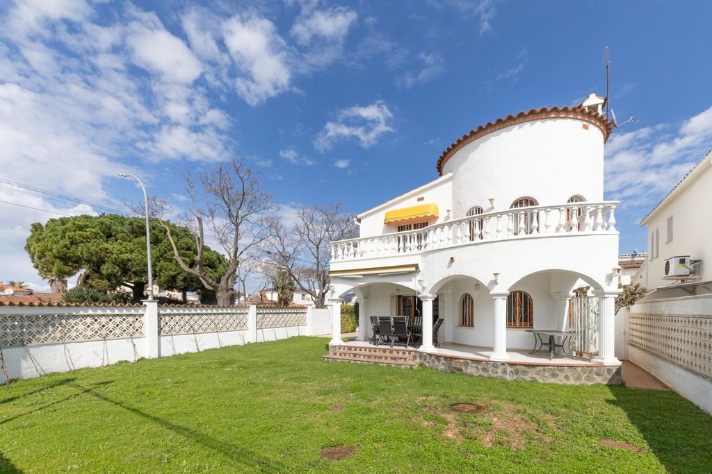 Luxury House for sale in Empuriabrava, 570 000 €, Photo 3