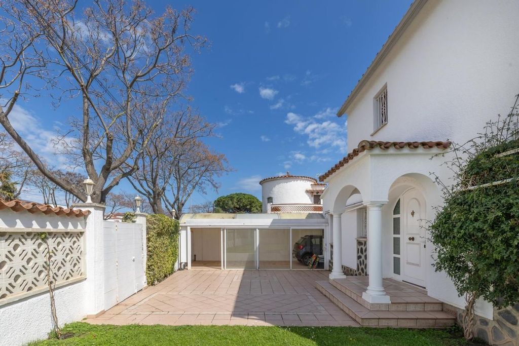 Luxury House for sale in Empuriabrava, 570 000 €, Photo 4