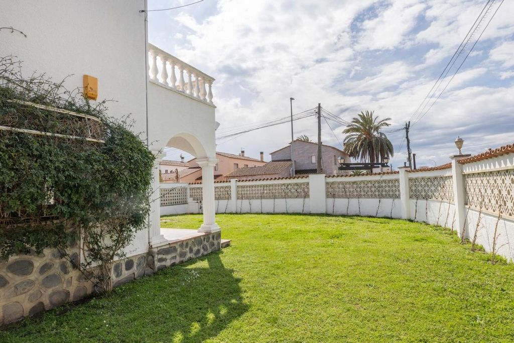Luxury House for sale in Empuriabrava, 570 000 €, Photo 5