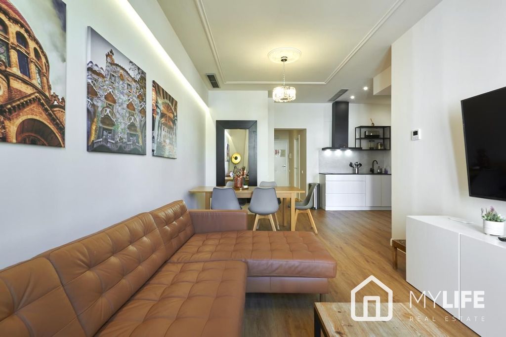 Luxury Apartment for sale in Barcelona, 895 000 €, Photo 5