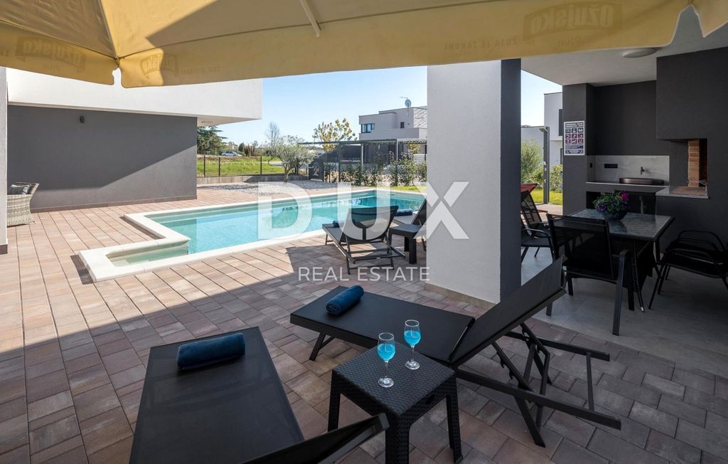 Maison de luxe à vendre à Porec, 745 000 €, Photo 6