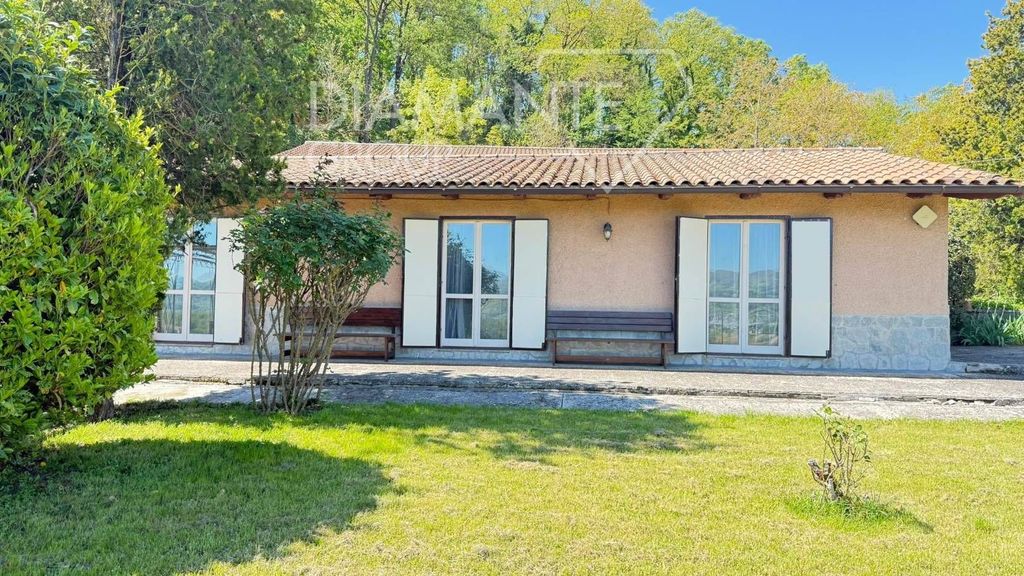 Luxury House for sale in Gubbio, 590 000 €, Photo 1