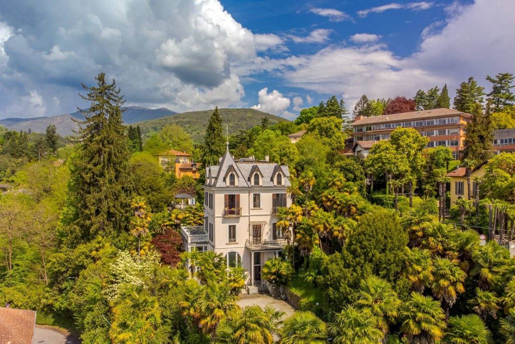 Luxury House for sale in Luino, 2 950 000 €, Photo 1
