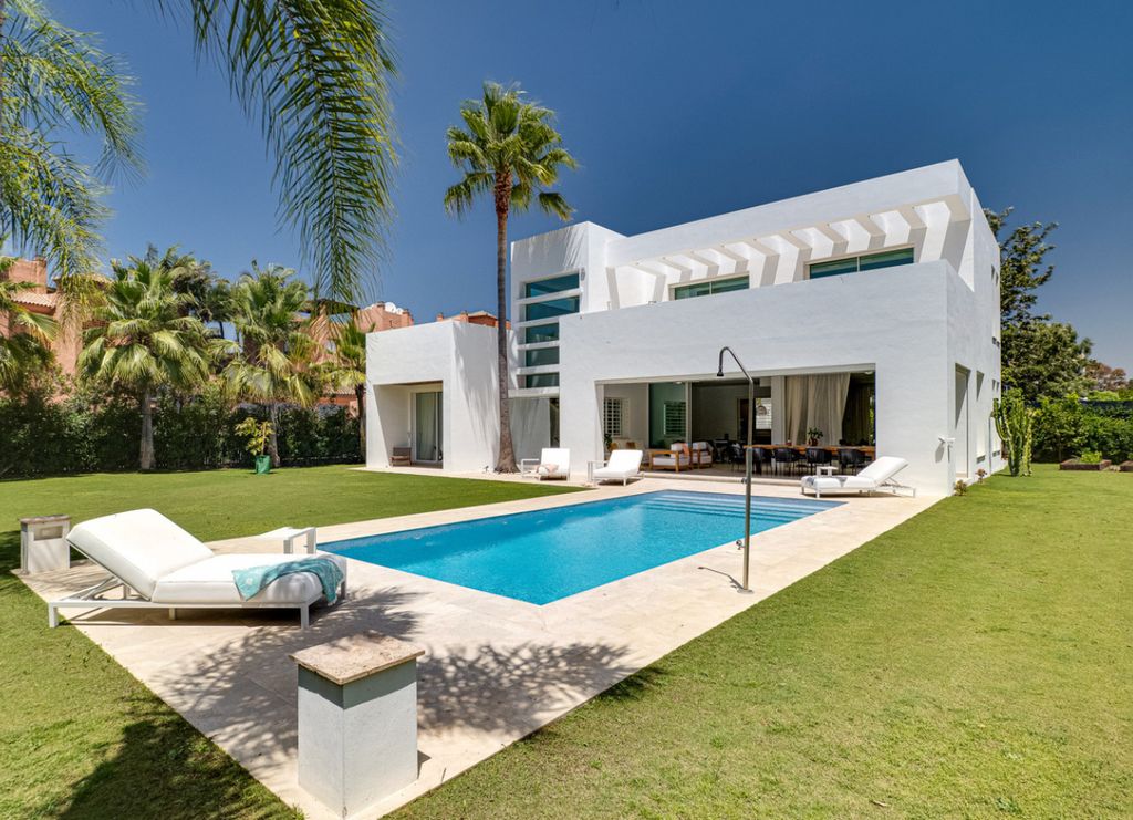 Luxury House for sale in Marbella, 2 650 000 €, Photo 1