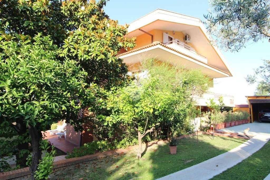 Luxury House for sale in Pescara, 690 000 €, Photo 3