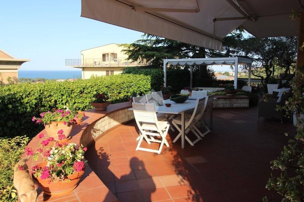Luxury House for sale in Pescara, 690 000 €, Photo 6