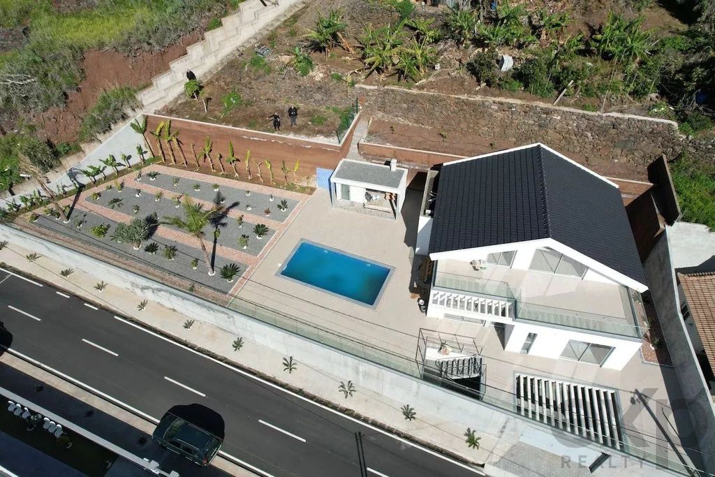 Luxury House for sale in Calheta, 1 150 000 €, Photo 1
