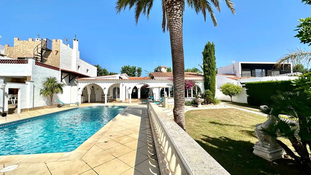 Luxury House for sale in Empuriabrava, 1 950 000 €, Photo 1