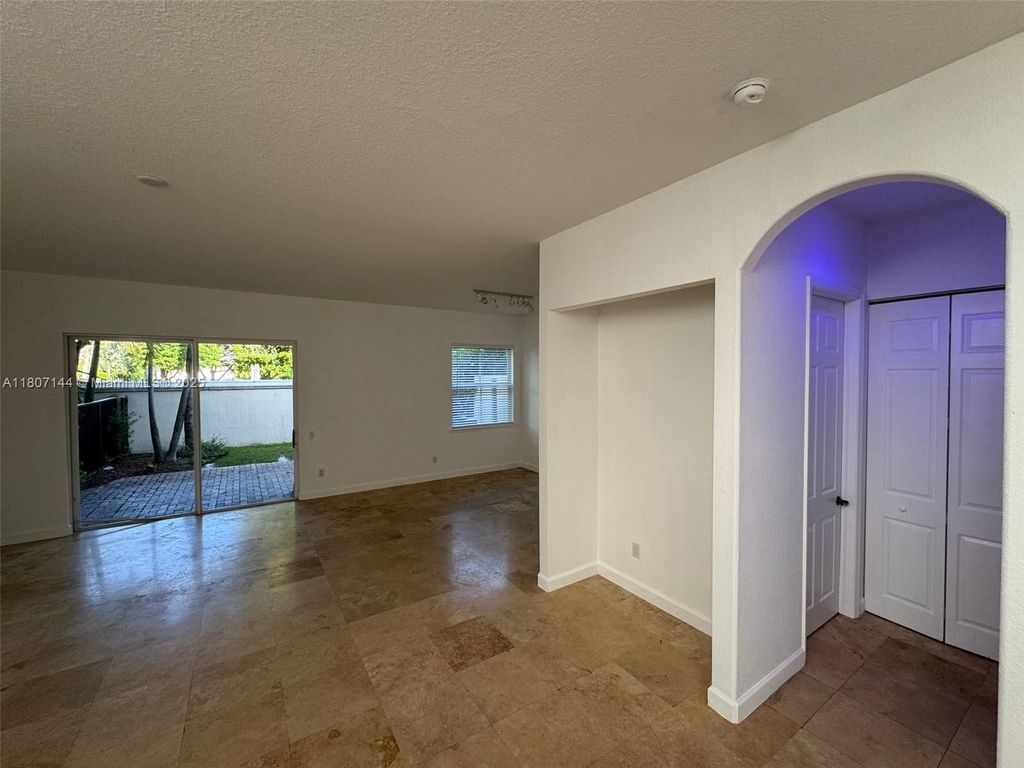 Luxury House for sale in Hollywood, 918 536 €, Photo 5