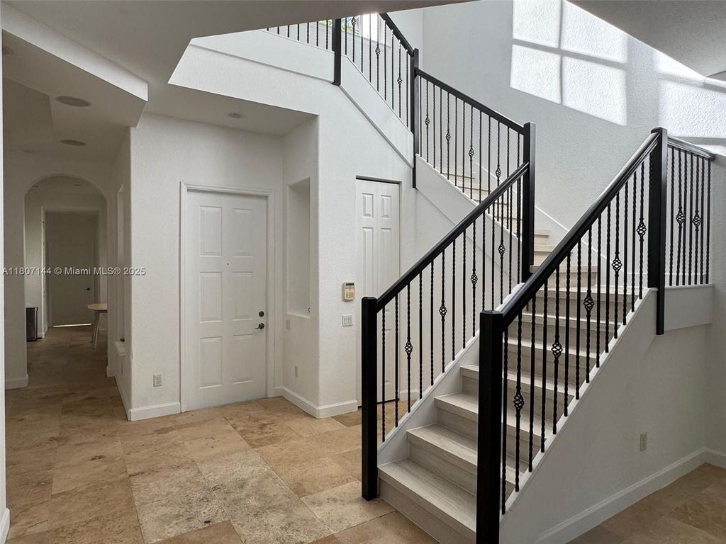 Luxury House for sale in Hollywood, 918 536 €, Photo 7