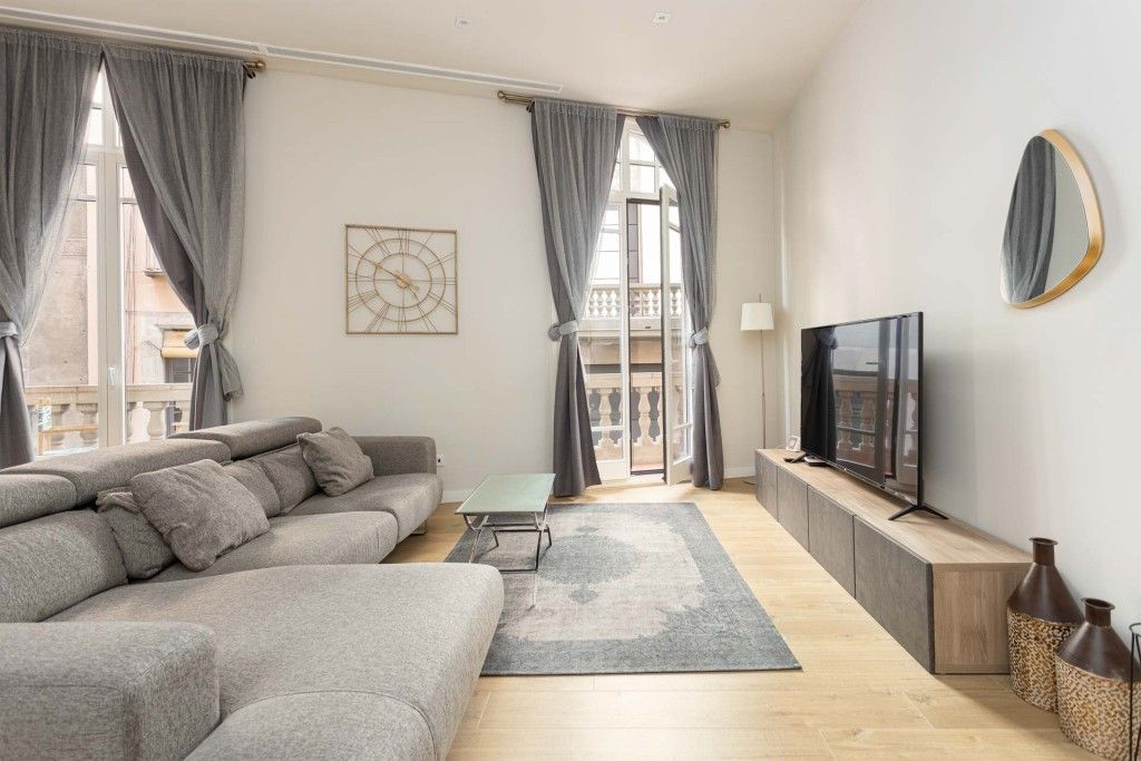 Luxury Apartment for sale in Barcelona, 900 000 €, Photo 1