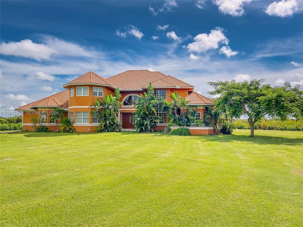 Luxury House for sale in Punta Gorda, 2 144 642 €, Photo 1