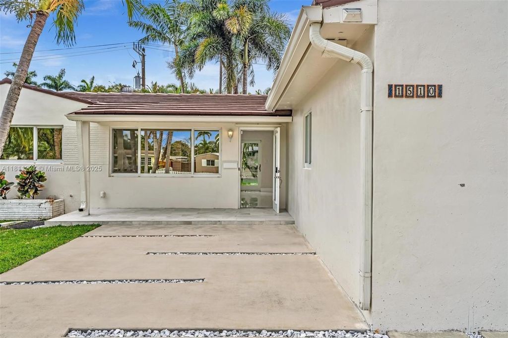 Luxury House for sale in Hollywood, 600 482 €, Photo 3