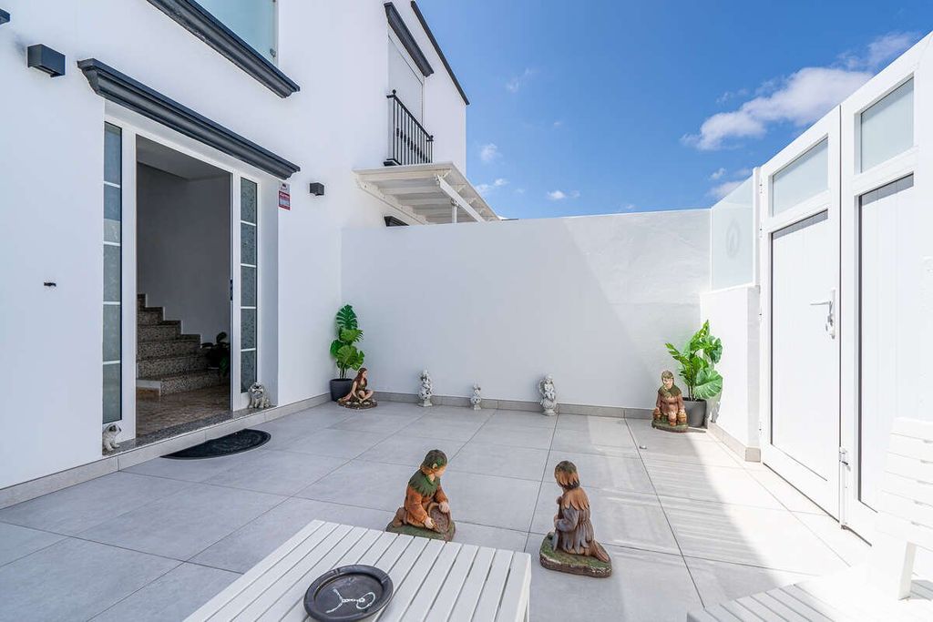 Luxury House for sale in Tías, 450 000 €, Photo 1