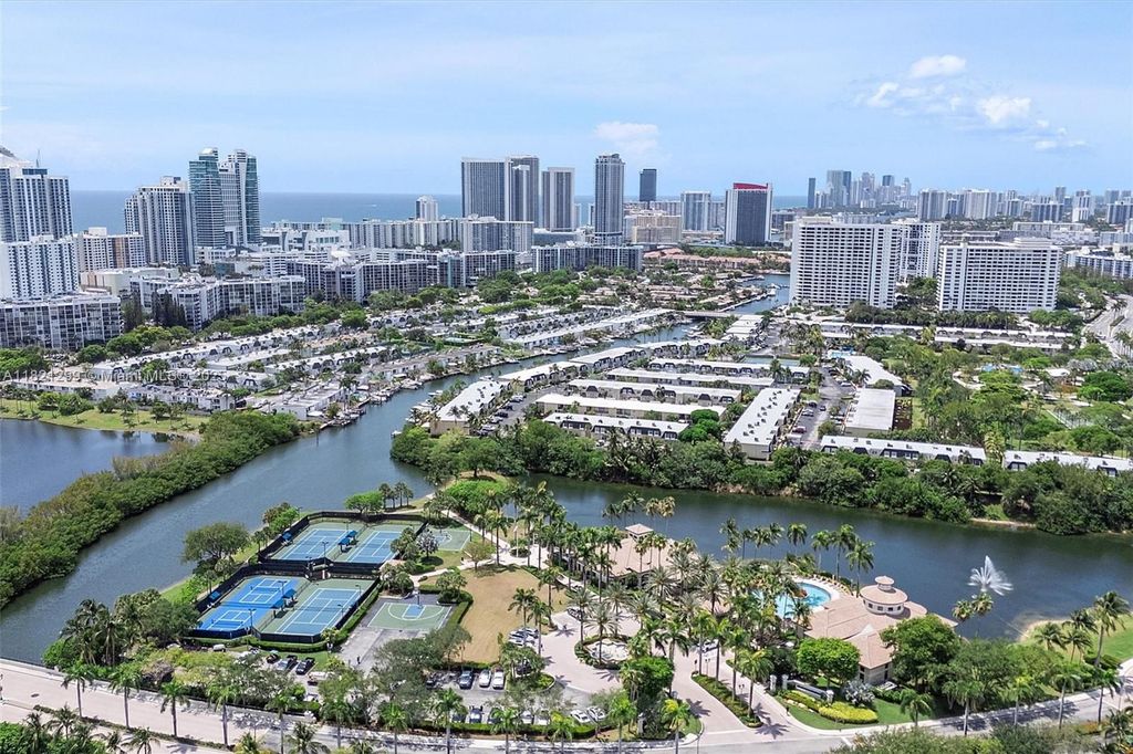 Luxury House for sale in Hollywood, 901 367 €, Photo 3