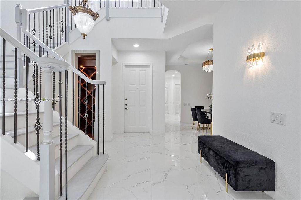 Luxury House for sale in Hollywood, 901 367 €, Photo 4