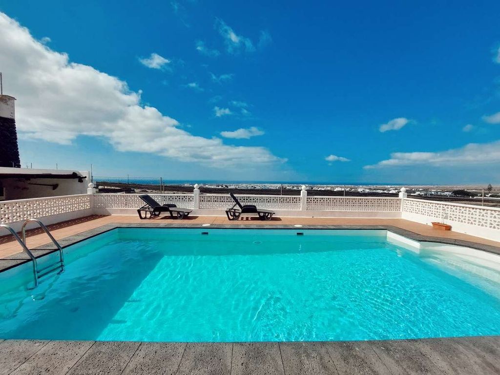 Luxury House for sale in Tahiche, 575 000 €, Photo 1