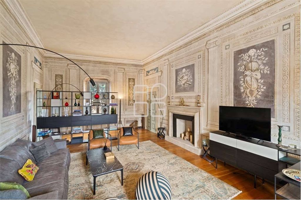 Luxury Apartment for sale in Lonato, 895 000 €, Photo 1