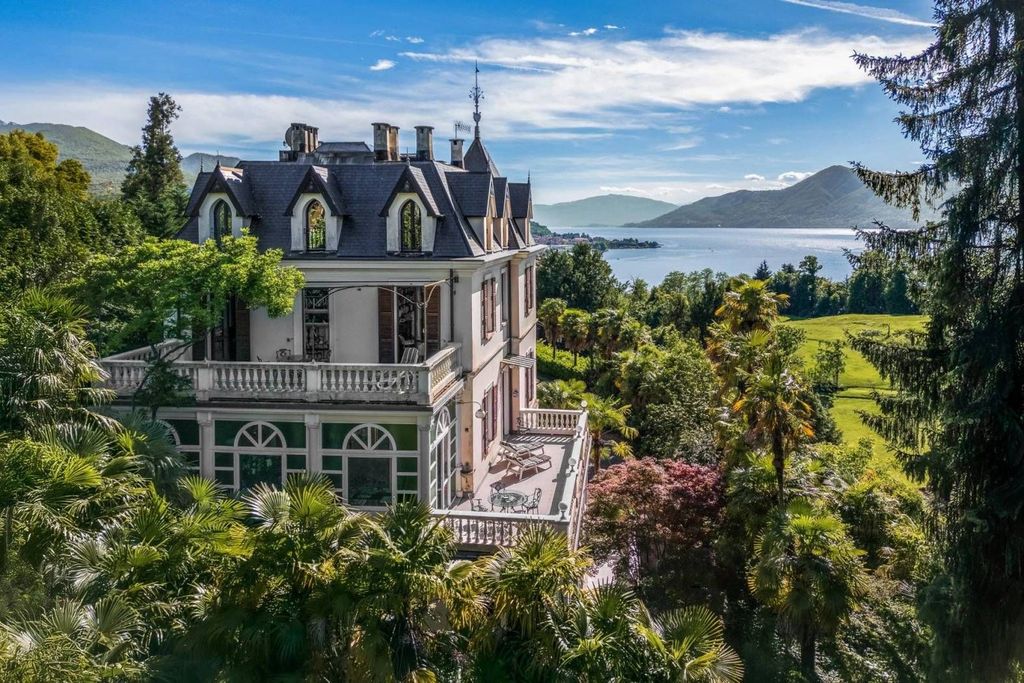 Luxury House for sale in Luino, 2 750 000 €, Photo 1