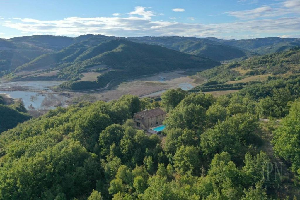 Luxury House for sale in Gubbio, 875 000 €, Photo 1