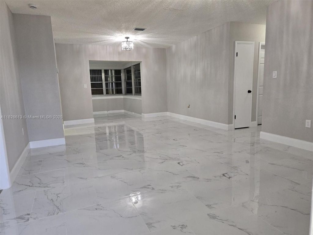 Luxury House for sale in Hollywood, 441 241 €, Photo 3