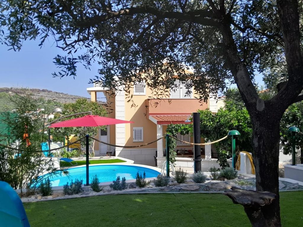 Maison de luxe à vendre à Ciovo, 545 000 €, Photo 4