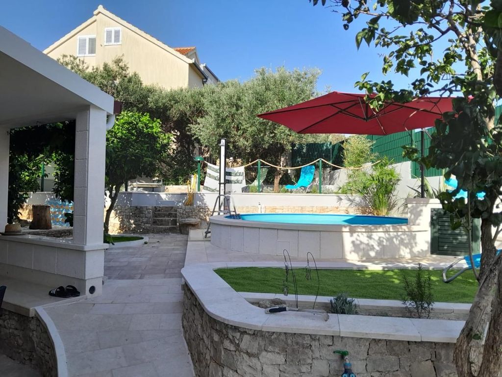 Maison de luxe à vendre à Ciovo, 545 000 €, Photo 6
