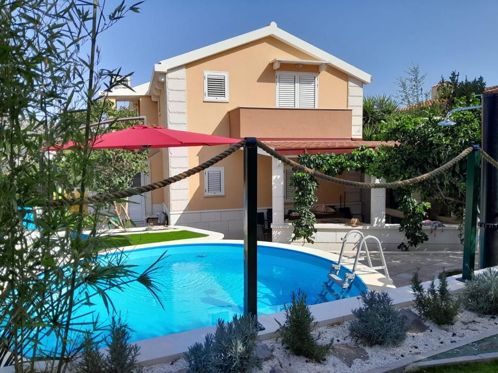 Maison de luxe à vendre à Ciovo, 545 000 €, Photo 7