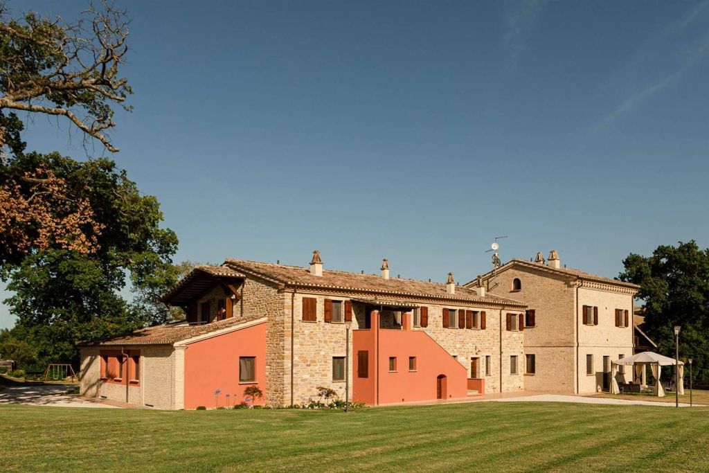 Maison de luxe à vendre à San Lorenzo In Campo, 900 000 €, Photo 1