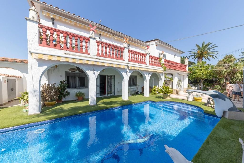Luxury House for sale in Empuriabrava, 580 000 €, Photo 1
