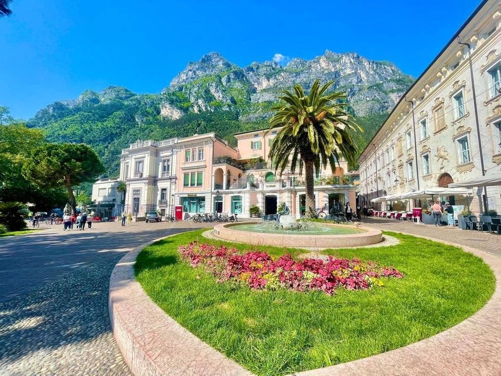 Luxury Apartment for sale in Riva Del Garda, 2 000 000 €, Photo 2