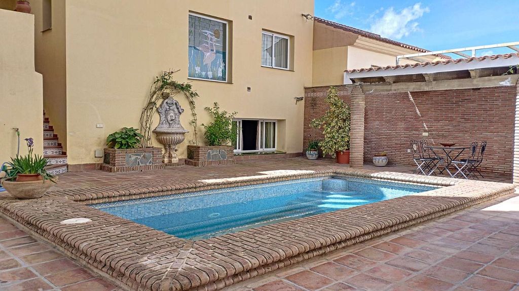 Luxury House for sale in Vélez-Málaga, 420 000 €, Photo 1