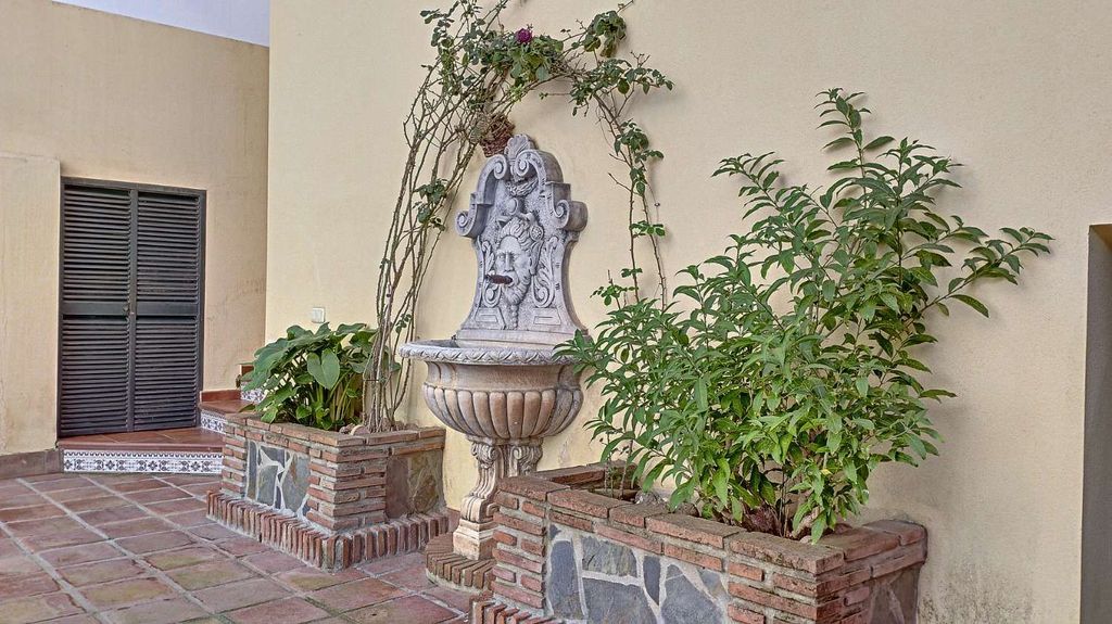 Luxury House for sale in Vélez-Málaga, 420 000 €, Photo 2
