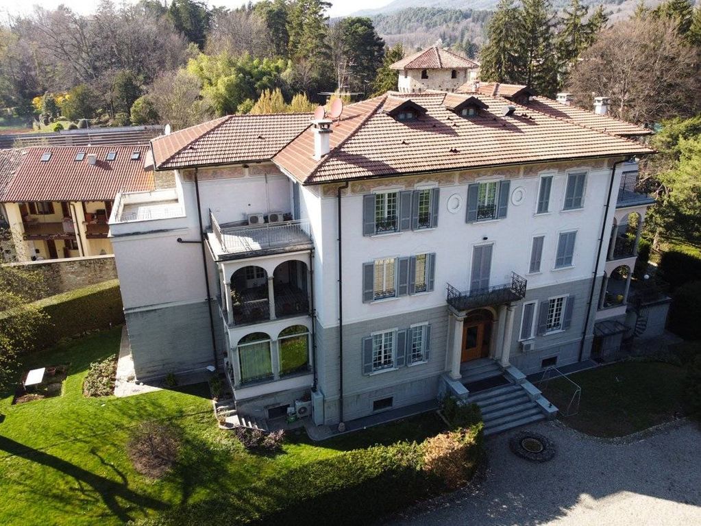 Luxury Apartment for sale in Casciago, 990 000 €, Photo 1