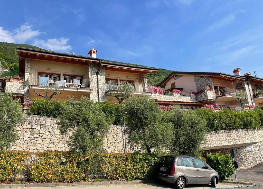 Luxury Apartment for sale in Brenzone, 900 000 €, Photo 1